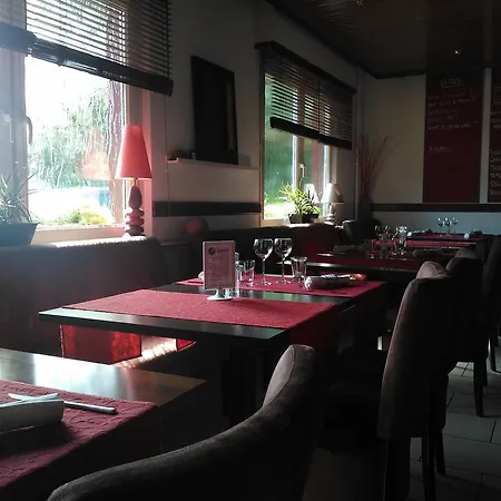 Cour Du Tonnelier فندق